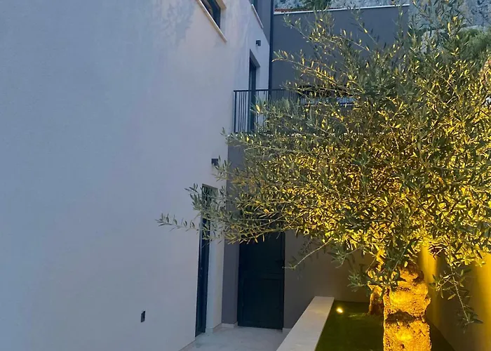 5 Апартаменти