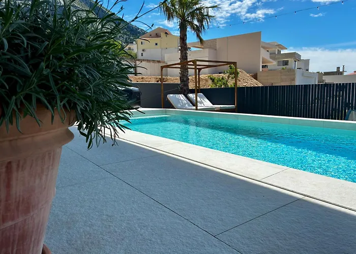 5 * Макарська