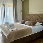 5 * Makarska