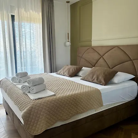 5 * Makarska